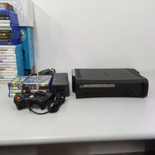 Vendo Xbox 360 FAT Desblo Semi novo