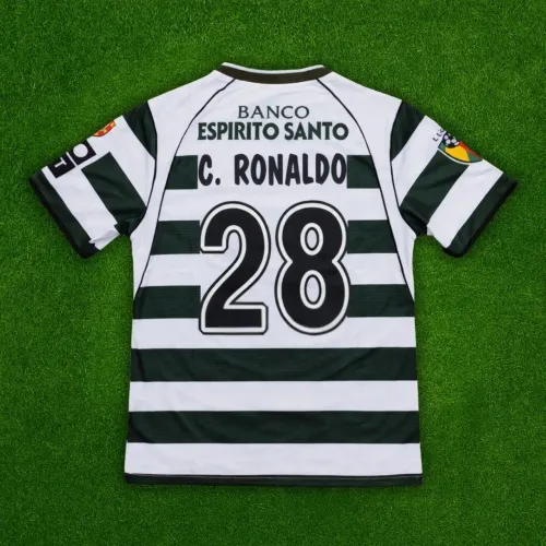 Camisa retrô Cristiano Ronaldo