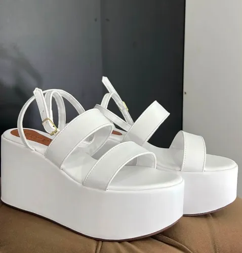 Sandália Plataforma com 10cm (em duas cores)