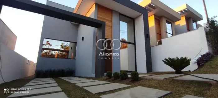 Casa à Venda no condomínio Trilhas do Sol, 4 quartos e 3 banheiros, 130m2 por R$1.190.000,
