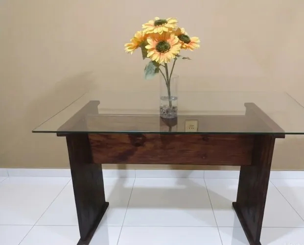 Vendo essa mesa de vidro temperado.