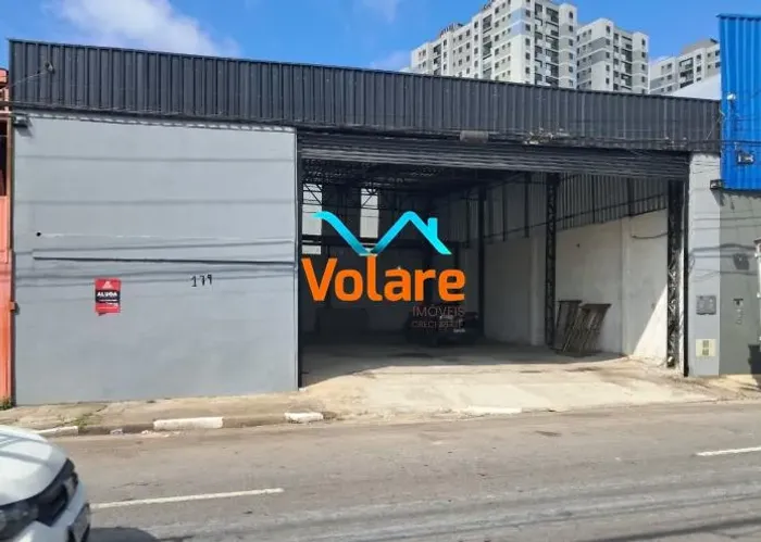 Galpão para Locação no Bonfim, Osasco/SP - 300m², Pé Direito Alto, 2 Banheiros, Estrutura
