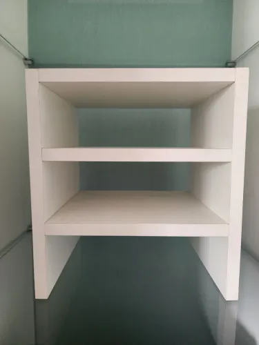Escaninho de madeira branca para escrivaninha ou closet