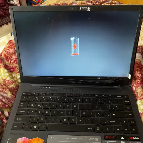 Notebook Positivo com defeito - liga, tela funcionando - R$ 400,00