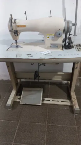 Máquina de Costura Reta Industrial Singer