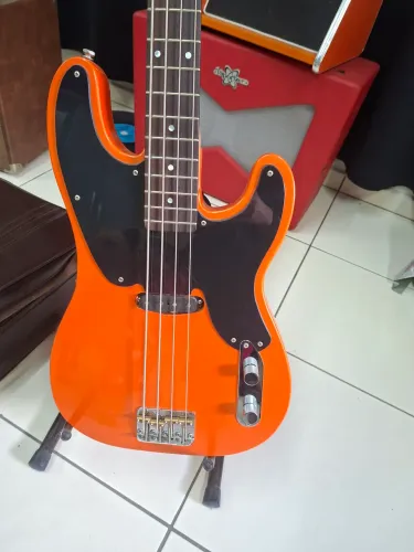 Contra baixo fender precison bass