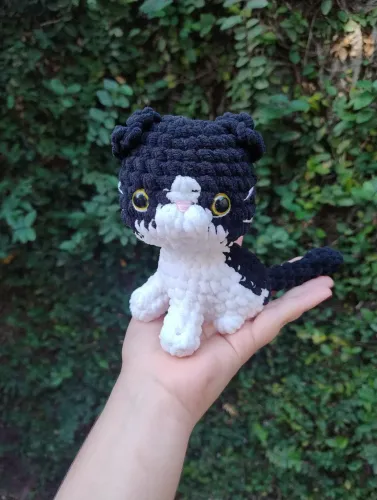 Pelúcia de gato de crochê personalizável (somente sob encomenda)