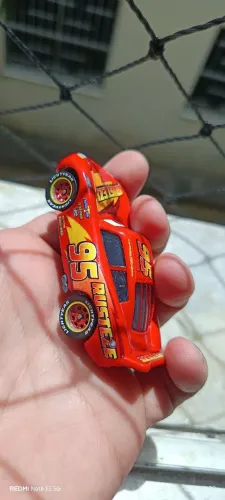 Relâmpago MCQUEEN Original em Metal, rodas livres.