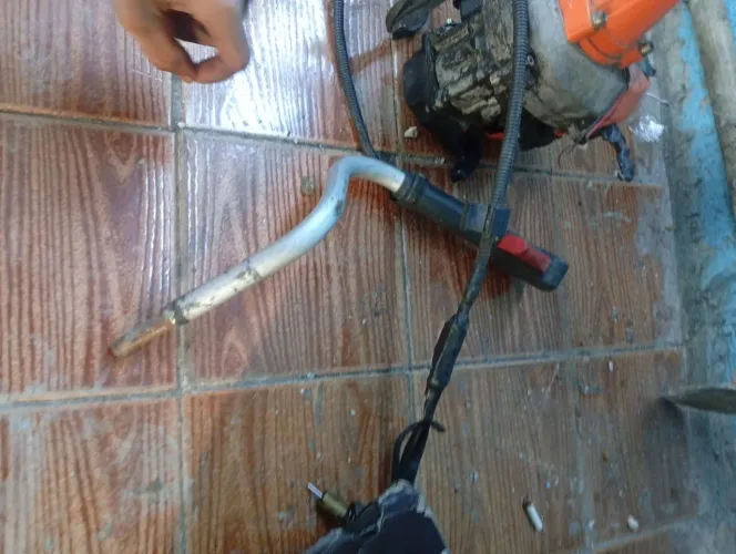 Roçadeiras a gasolina as duas por $250 desapego apenas comprar carburador