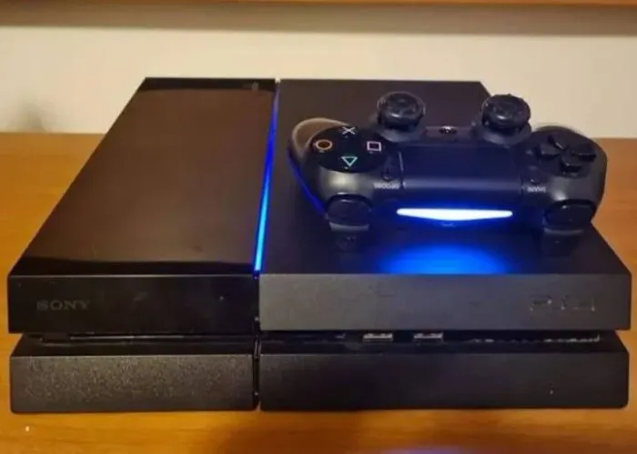 PS4 modelo fat 500 giga 2 controle 6 jogos