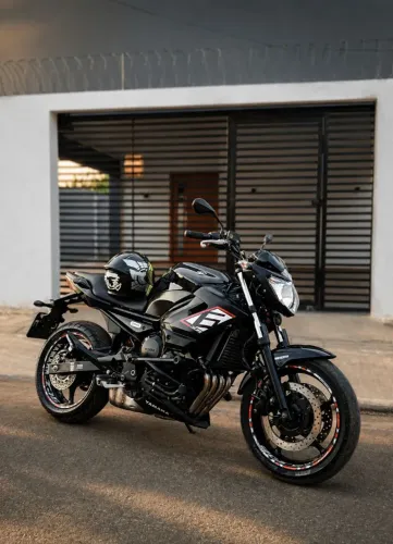 Vende se ou troco  XJ6 2015