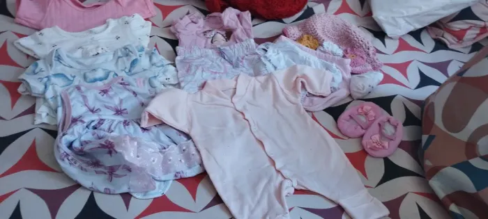 Lote de roupa de BB menina de 2 a 8 meses 