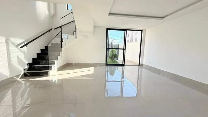 Casa Geminada Nova à Venda 3 Quartos no Caiçara.