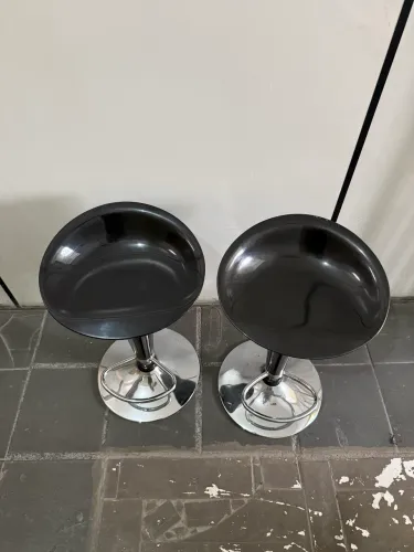 Par De Banquetas Pretas Reguláveis Base Cromada Excelente Estado