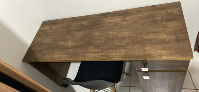 Mesa escrivaninha 1 ano de uso 