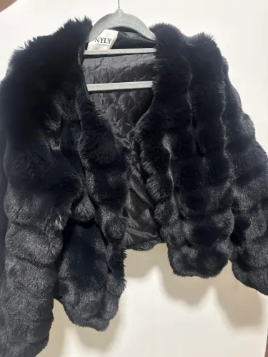Casaco pelo branco veste 38 ao 40
