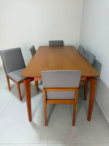 Mesa com 6 cadeiras