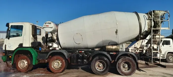 CAMINHÃO BETONEIRA - SCANIA P 310 B8X4 CS