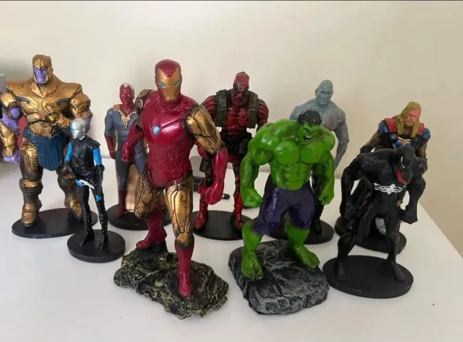 estátuas de resina 8 super heróis marvel feitas de resina.