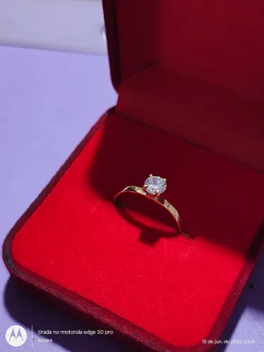 Aliança solitário de ouro 18k
