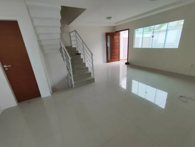 Casa com 3 quartos sendo 1 suíte, 2 vagas de garagem, com linda vista, em São Marcos - Mac