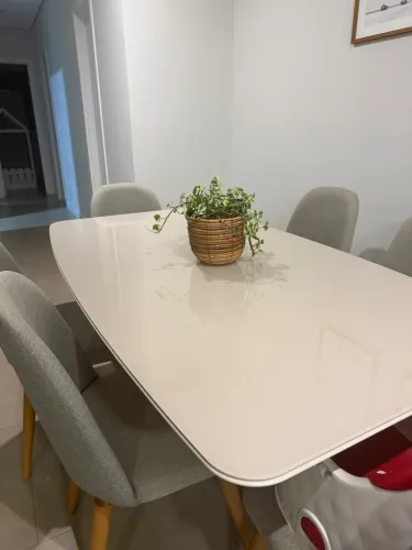 Mesa de jantar 6 lugares com cadeiras