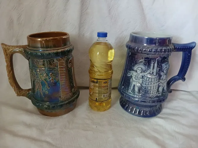 Canecas antigas de choop em porcelana altura 25cm