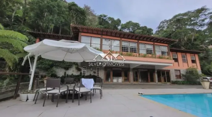 Casa- Petrópolis, Corrêas