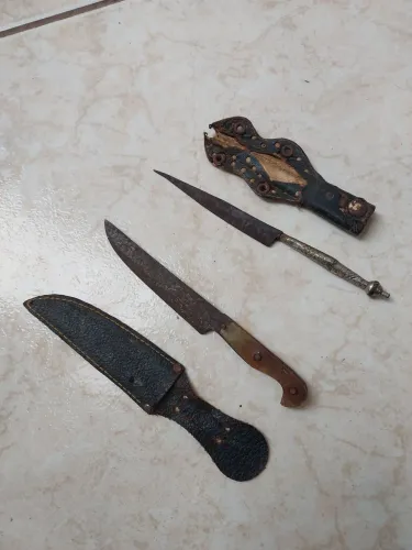 Antiguidades, punhal e mini faca. 9cm de lâmina.