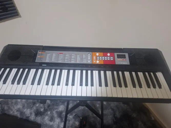 Teclado yamaha F50 