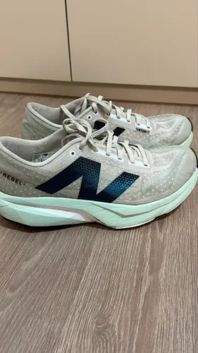 New Balance Rebel V4 tamanho 41