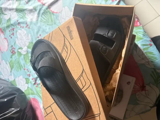 Vendo sandália Melissa