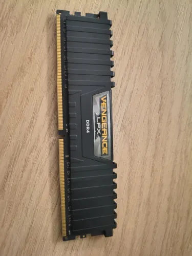 Memória RAM 16GB Corsair Vengeance LPX 2400hz