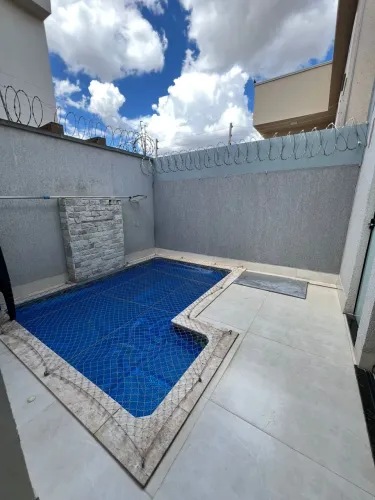 Casa Térrea com piscina à Venda 3 suítes Jardim Atlântico