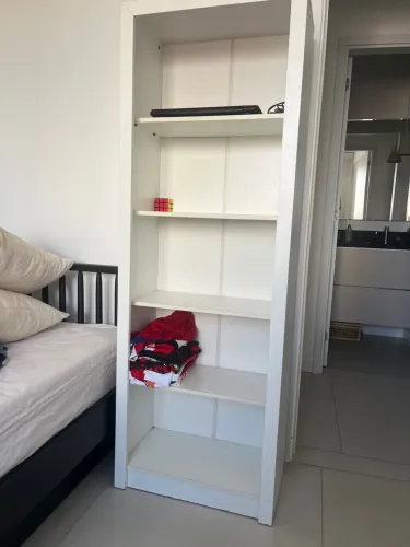 Vendo Móveis Usados - Armário e Mesa