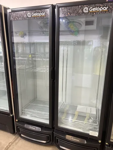 Geladeira expositora 950 lts