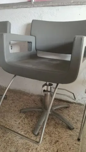 Vendo cadeira de salão hidráulica  são 2 cadeiras 