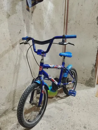 Vendo bicicleta do Homem aranha, top de linha, não precisa fazer nada