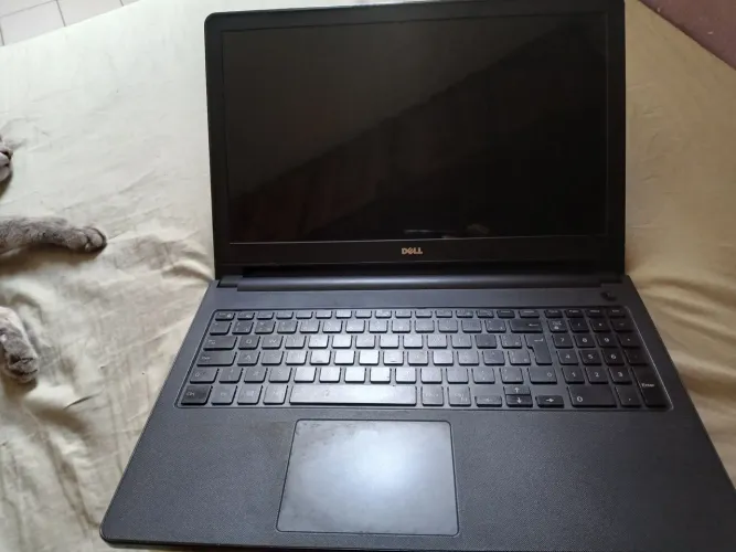 Dell Inspiron 15 5566 i3 | 4GB RAM | SSD 240GB | Com defeito tela azul para conserto/peca