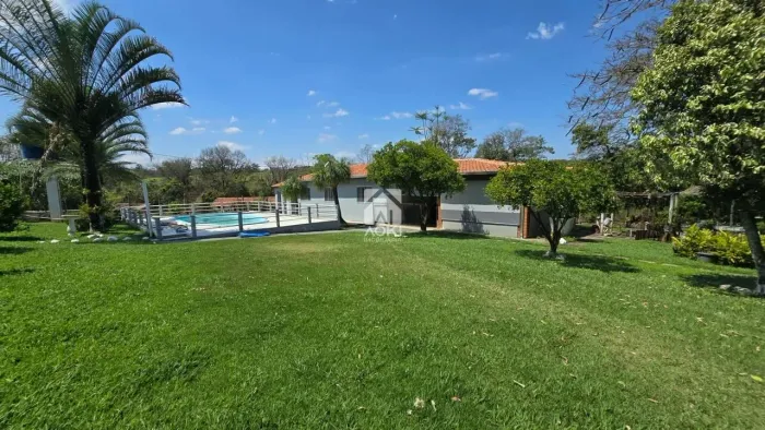 Chácara de 8025m² no município de Limeira a 950 metros da Via Anhanguera..