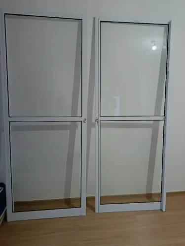 Vende_ se porta de vidro semi nova