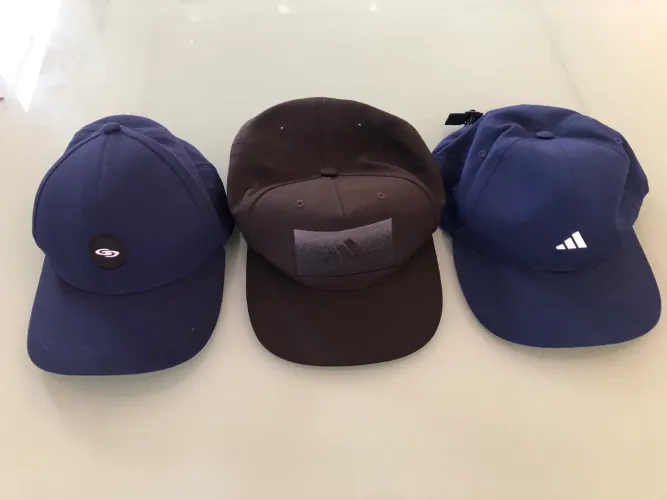3 bonés novos, originais!! Por 160!!