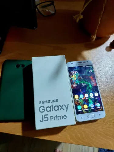 Galaxy j5 na caixa com acessórios