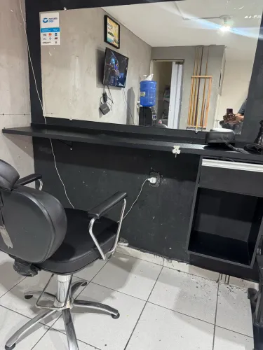 Bancada espelho e cadeira