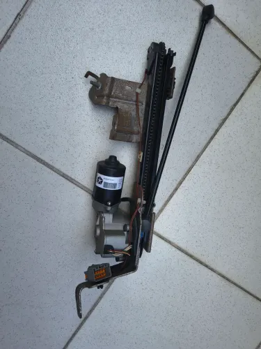 Motor Tampa Traseira Chrysler Town Country 3.8 2008/2010<br>Histórico de preço
