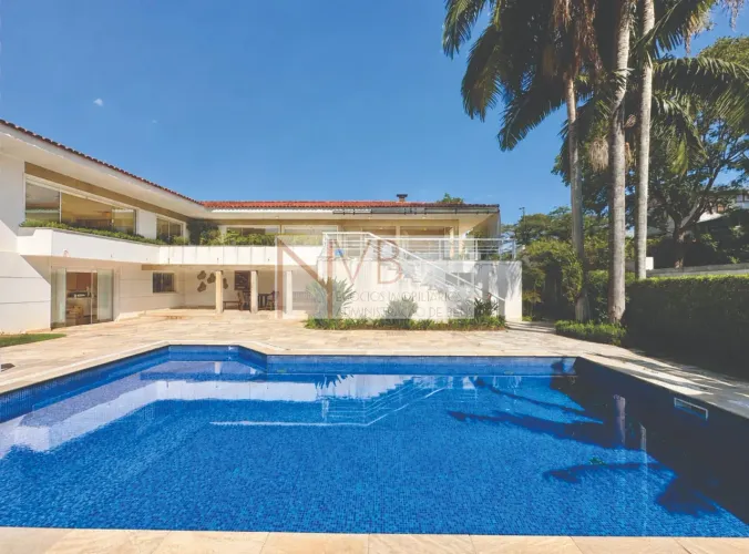 Casa em Condomínio na Granja Viana, Cotia | 4 Suítes