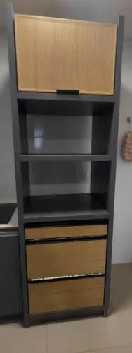Torre para forno e microondas com porta e gavetas