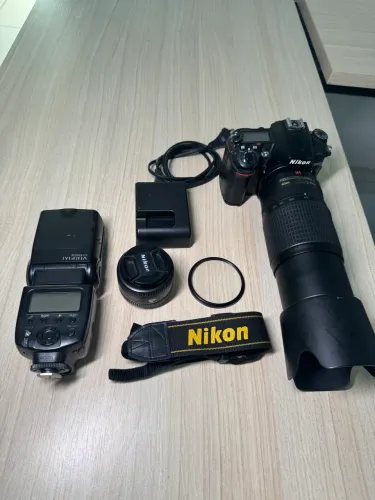 Nikon D7000 KIT COMPLETO , lente 70-300 f4.5 - 5.6, lente 50 mm f1.8 -5.6 e Flash