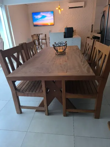 Mesa Peroba Rosa + 4 poltronas