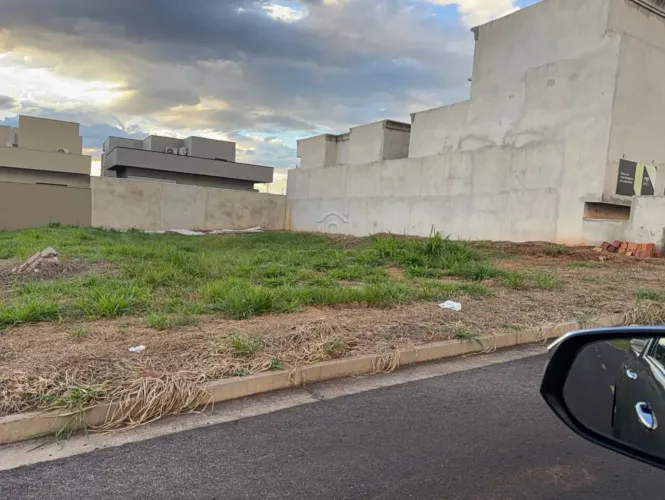 Terreno Condomínio em São José do Rio Preto